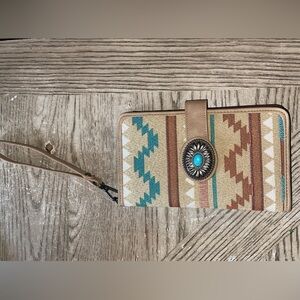 Justin wristlet wallet